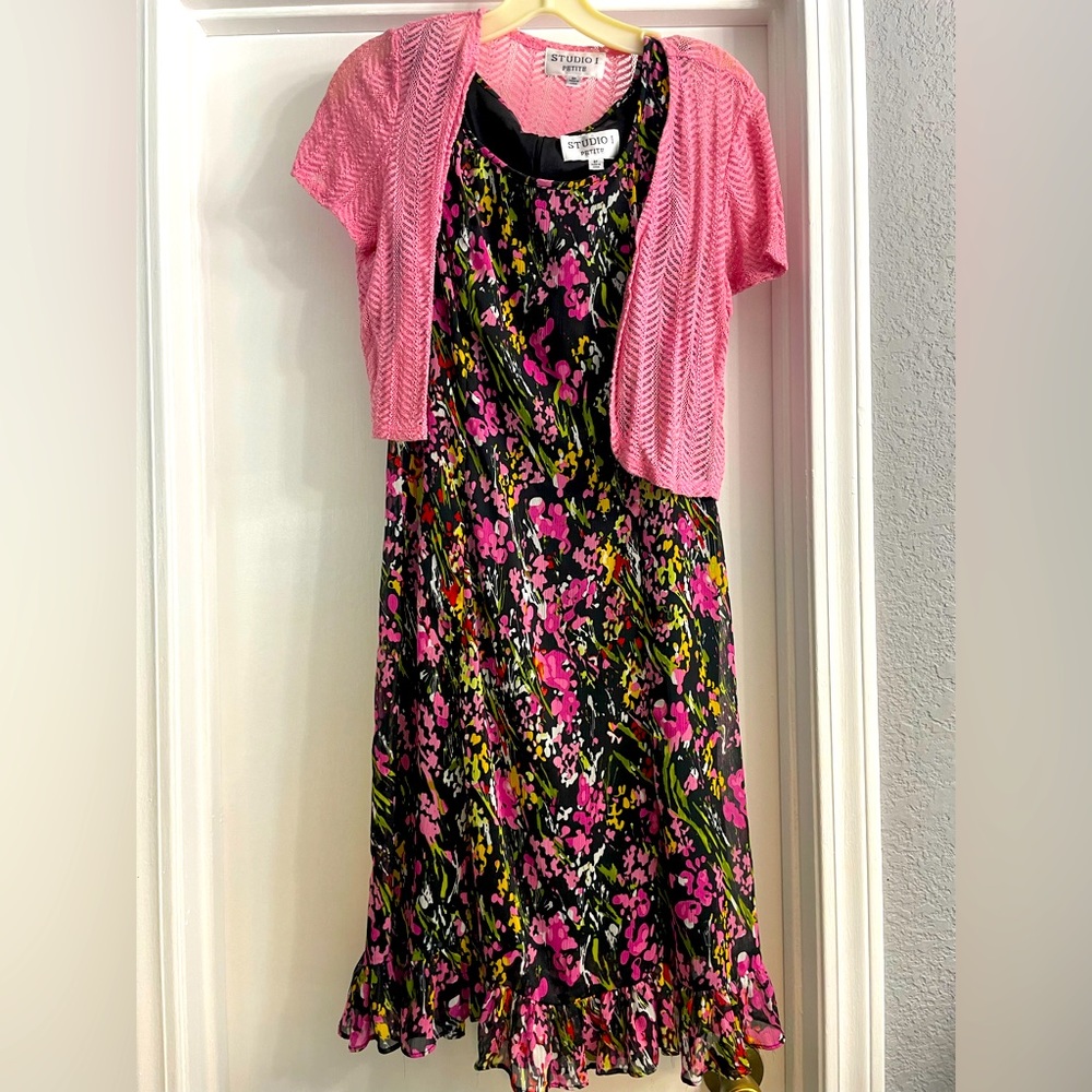 Flower pattern pink dress with vest cover up. Size 8P.